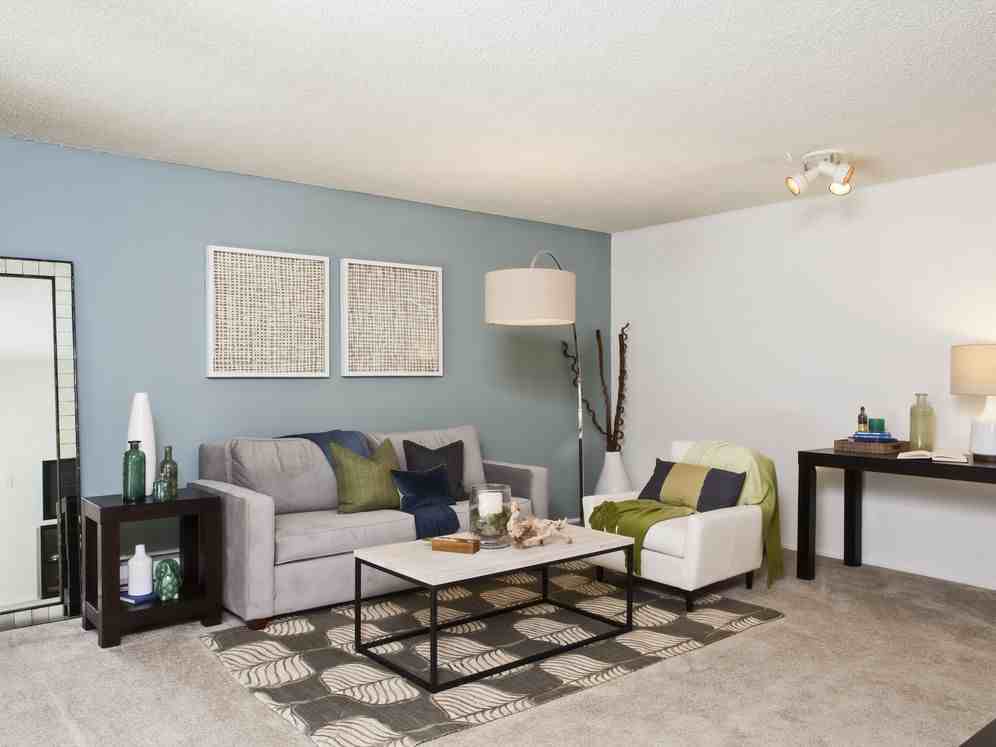 eaves Pacifica - Photo 4 of 21