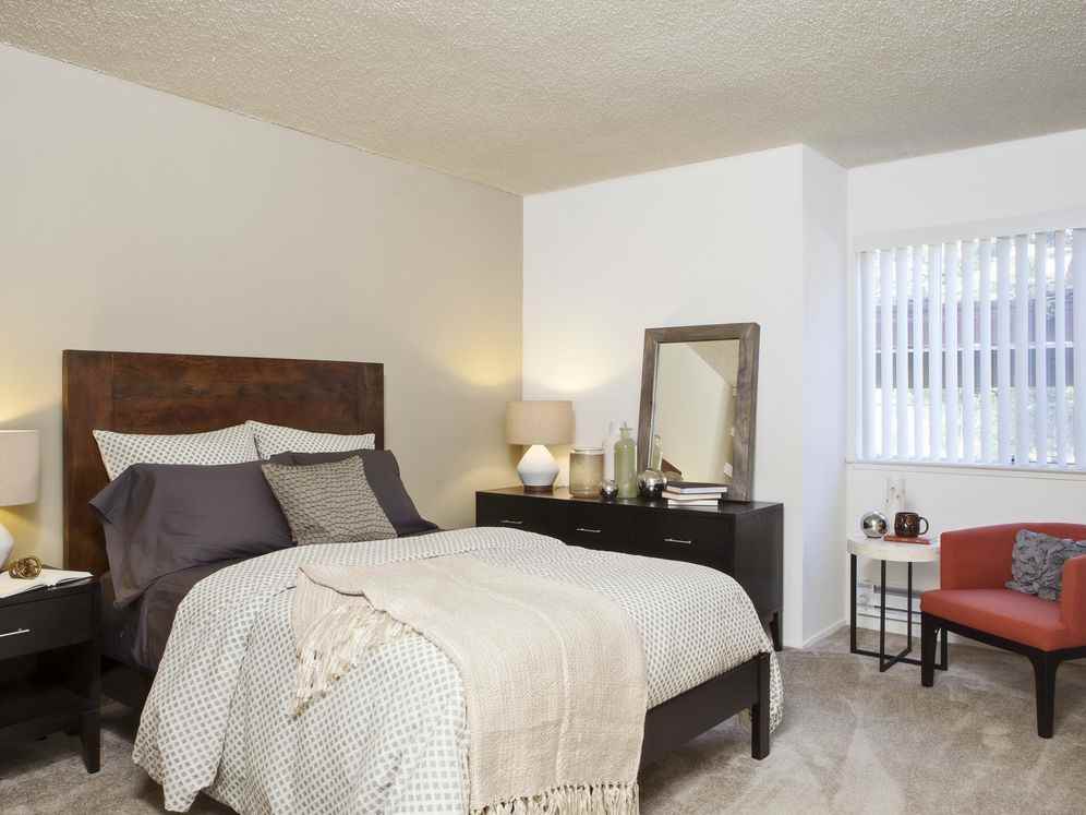 eaves Pacifica - Photo 6 of 21