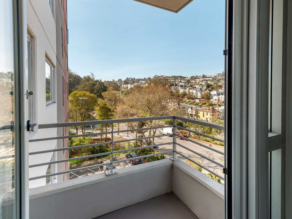 Avalon Sunset Towers - Photo 4 of 25