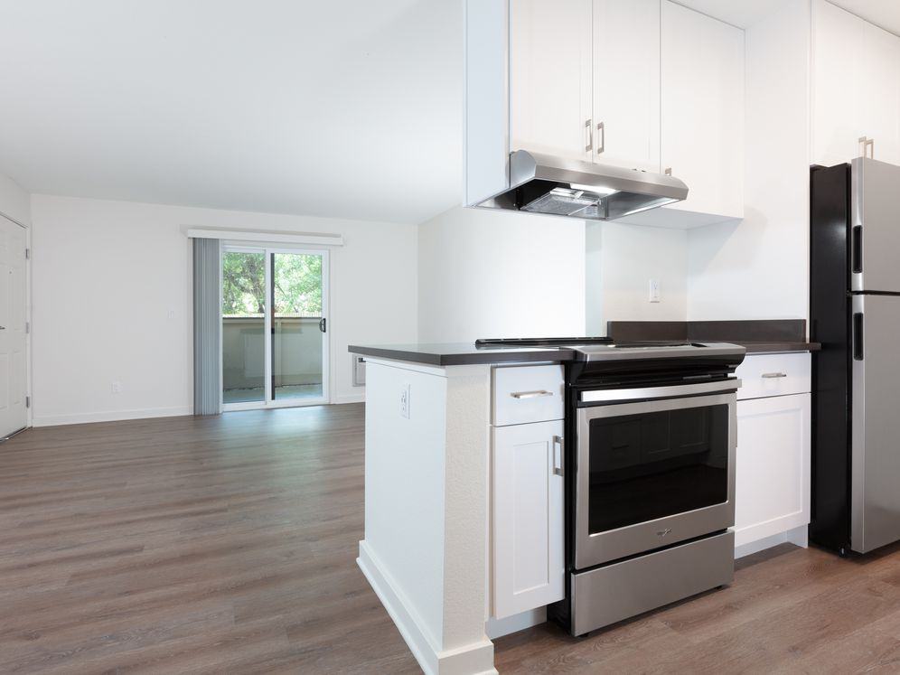 eaves Fremont - Photo 3 of 22