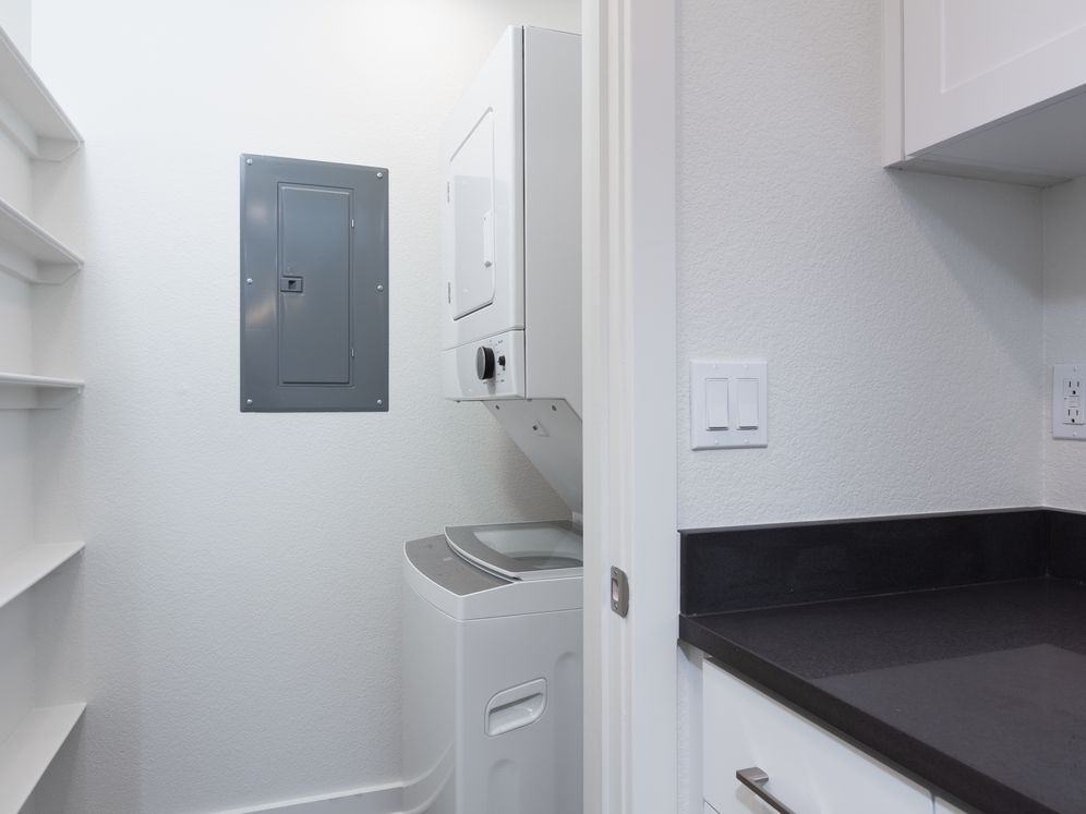 eaves Fremont - Photo 5 of 22