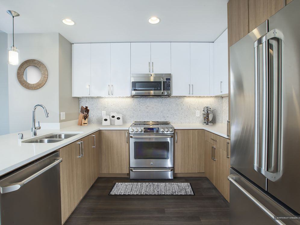 Avalon Towers on the Peninsula - Photo 2 of 41