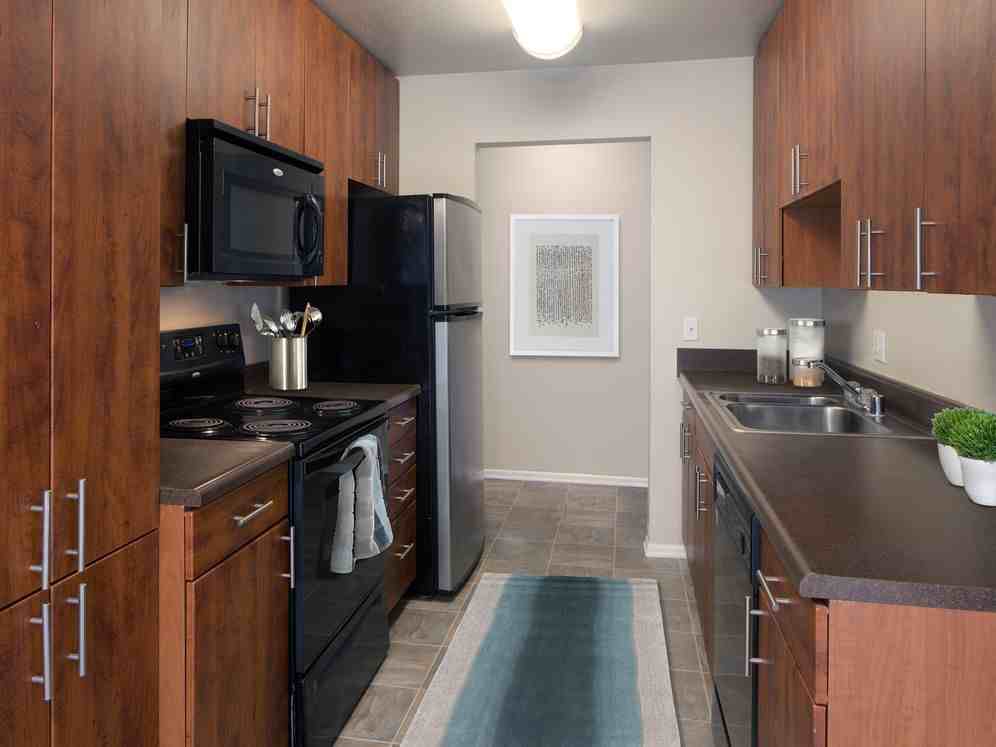 eaves Lake Forest - Photo 7 of 29