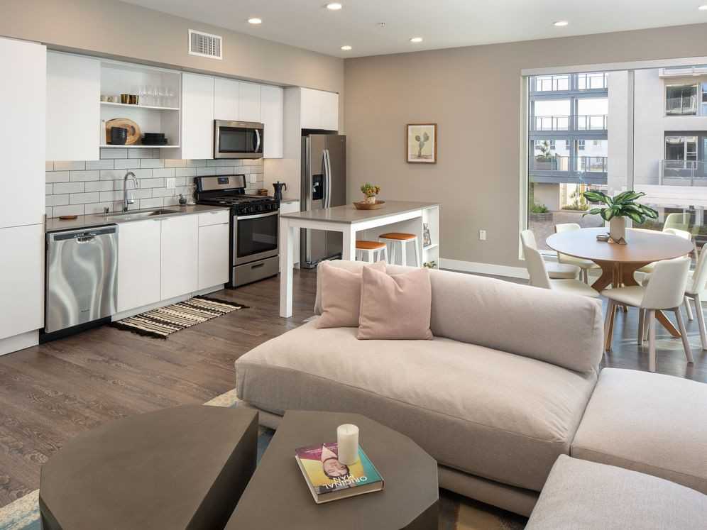 AVA Hollywood at La Pietra Place - Photo 4 of 45