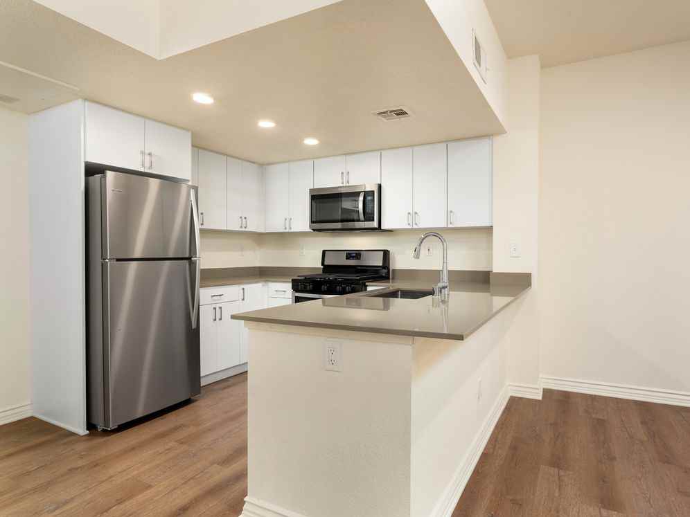 eaves Thousand Oaks - Photo 6 of 31