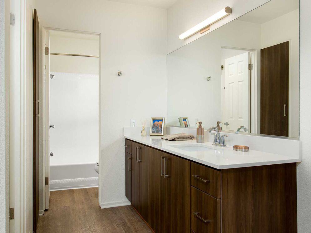 eaves Seal Beach - Photo 6 of 39