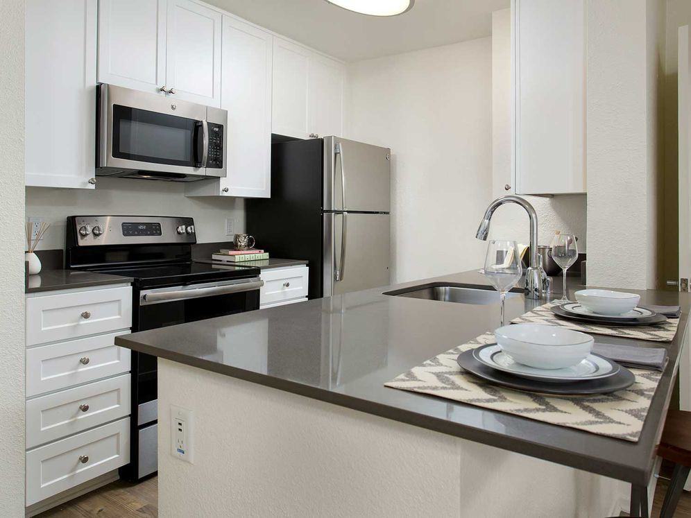 eaves Seal Beach - Photo 7 of 39