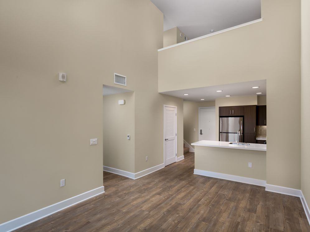 Avalon Huntington Beach - Photo 7 of 40