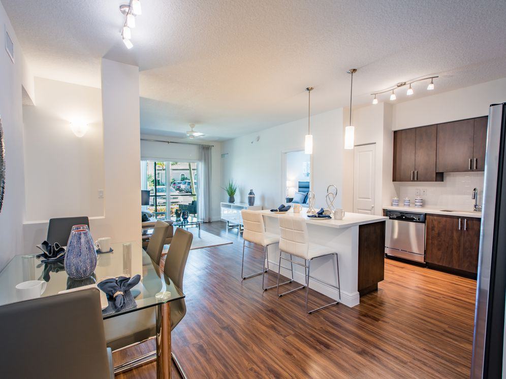 Avalon Miramar - Photo 4 of 17