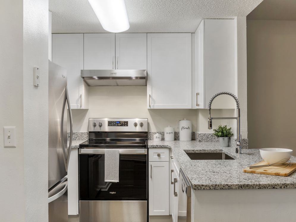 eaves Quincy - Photo 5 of 43