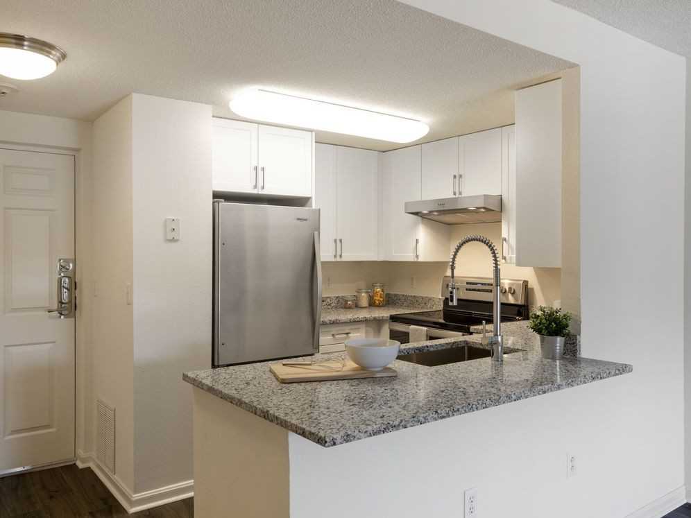 eaves Quincy - Photo 6 of 43