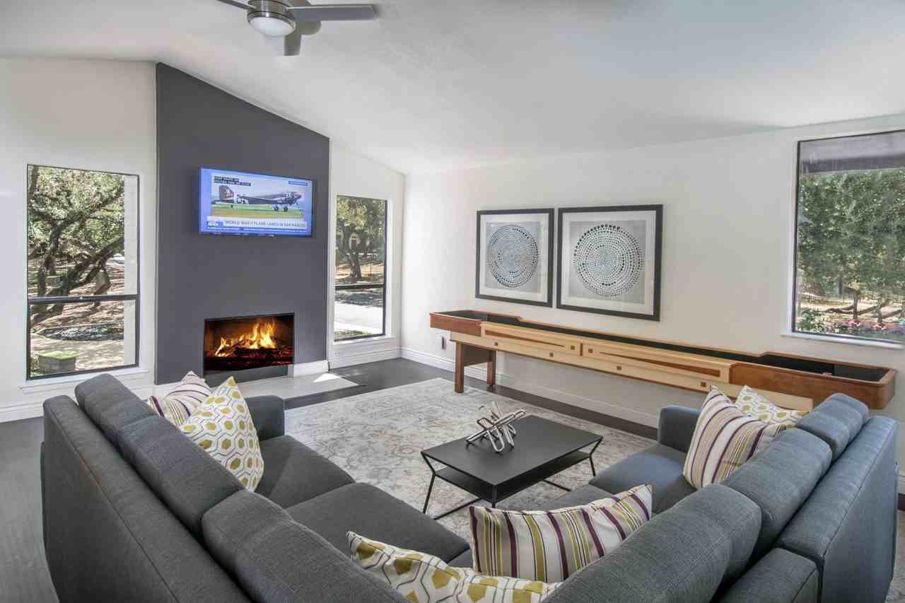 The Henry B - Photo 6 of 26