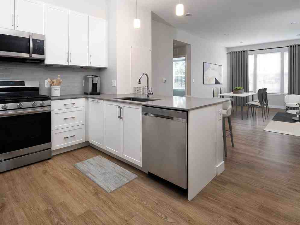 Avalon Easton - Photo 3 of 50