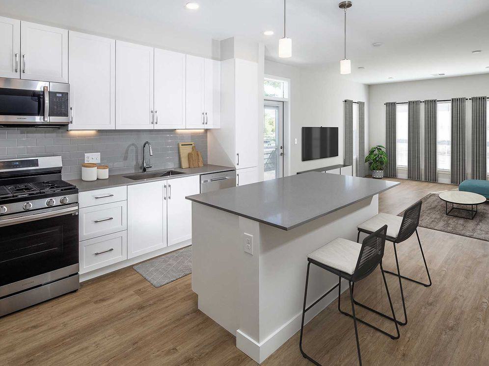 Avalon Easton - Photo 4 of 50