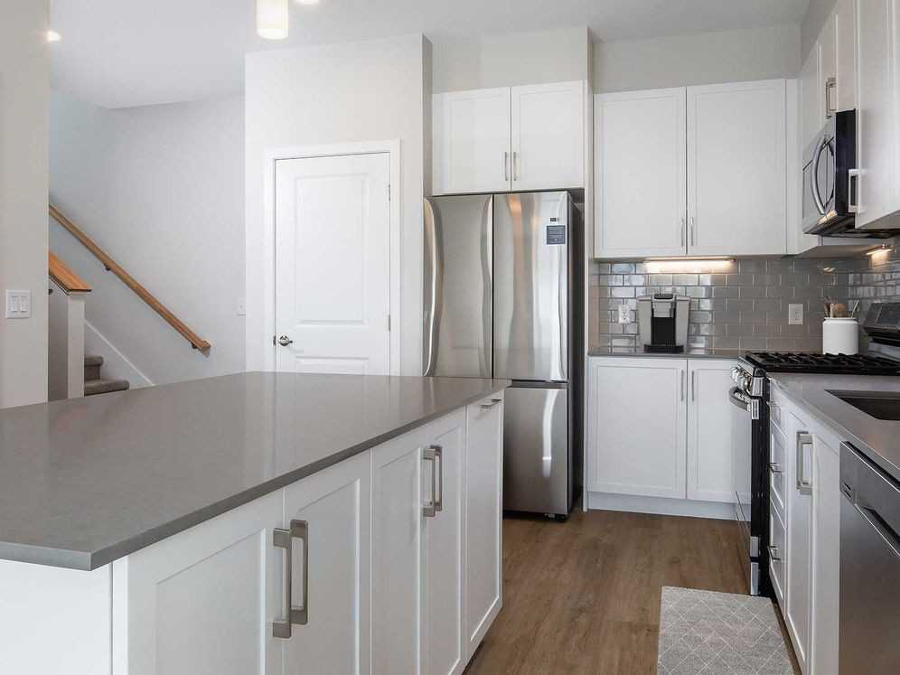 Avalon Easton - Photo 7 of 50