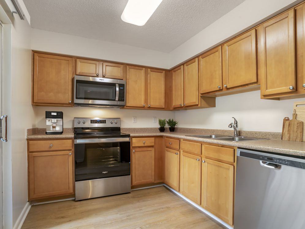 eaves Columbia Town Center - Photo 5 of 25