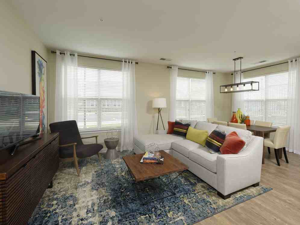 Avalon Laurel - Photo 4 of 37