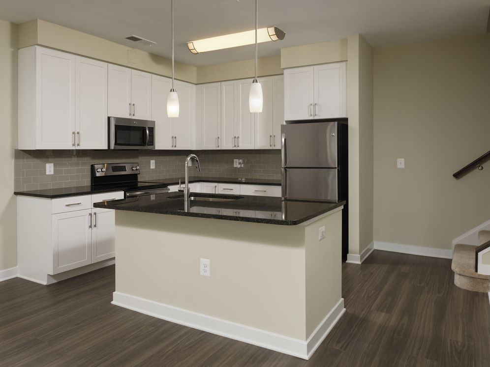 Avalon Laurel - Photo 5 of 37