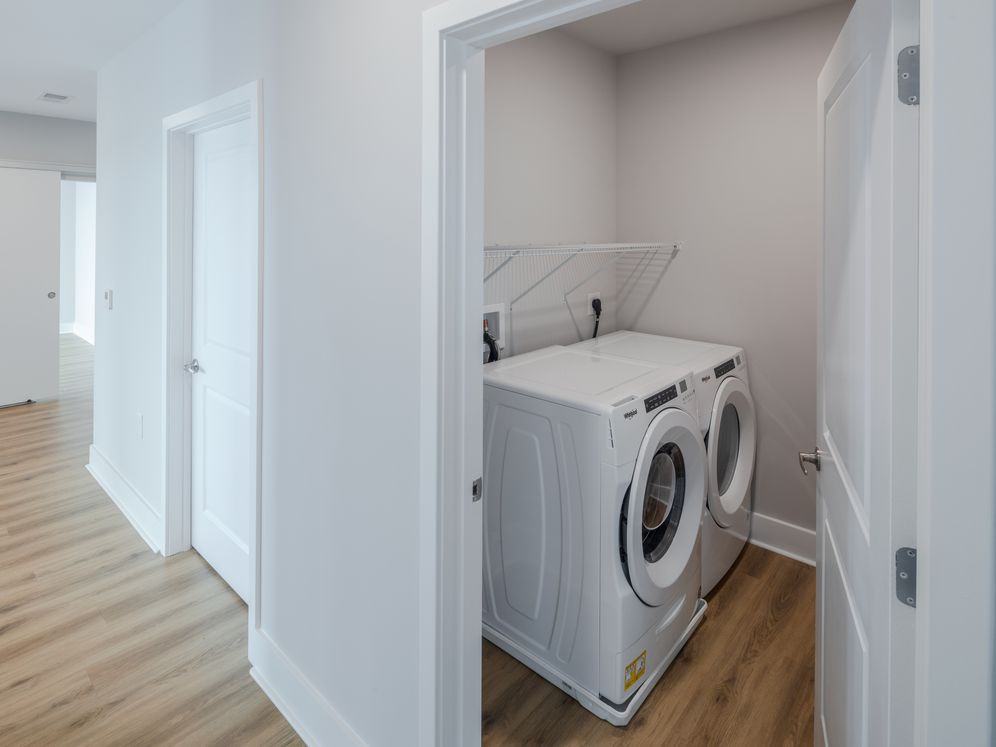 Avalon 555 President - Photo 7 of 42