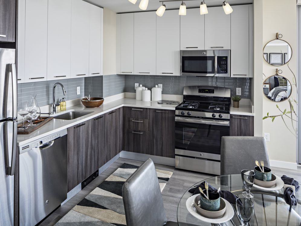 Avalon Brooklyn Bay - Photo 2 of 39