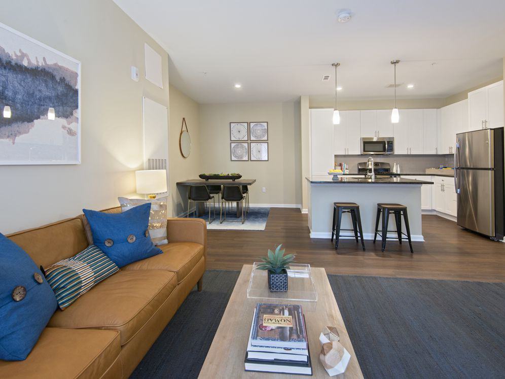 Avalon Somers - Photo 3 of 22