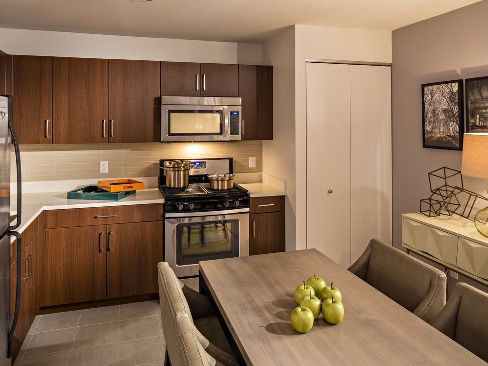 Avalon West Chelsea - Photo 6 of 31