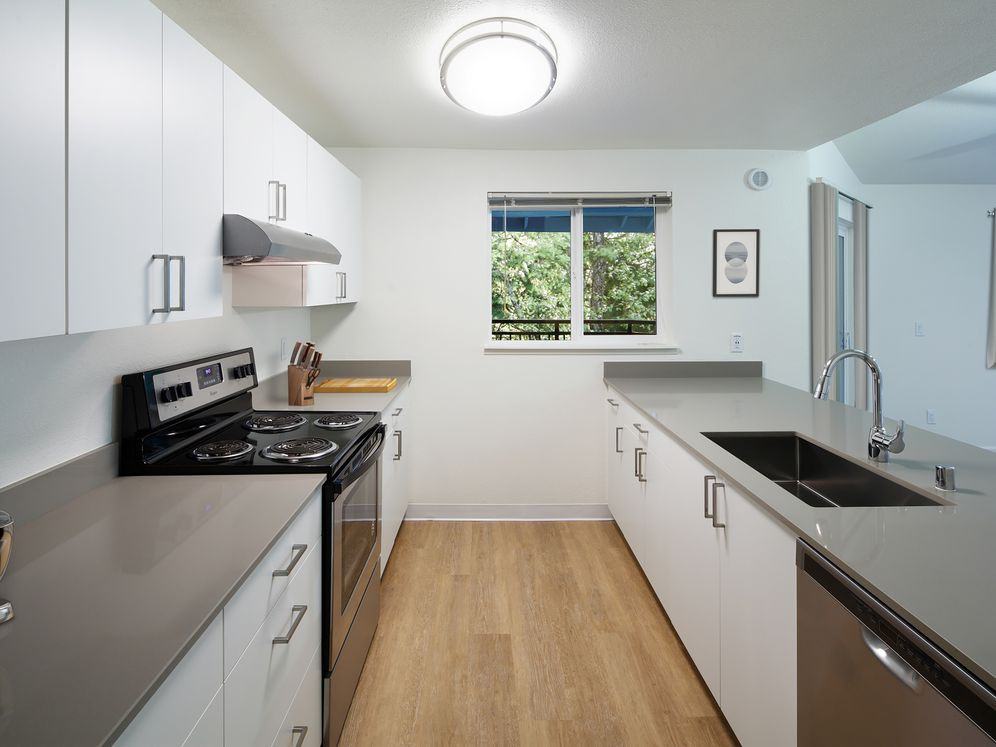 eaves Redmond Campus - Photo 2 of 43