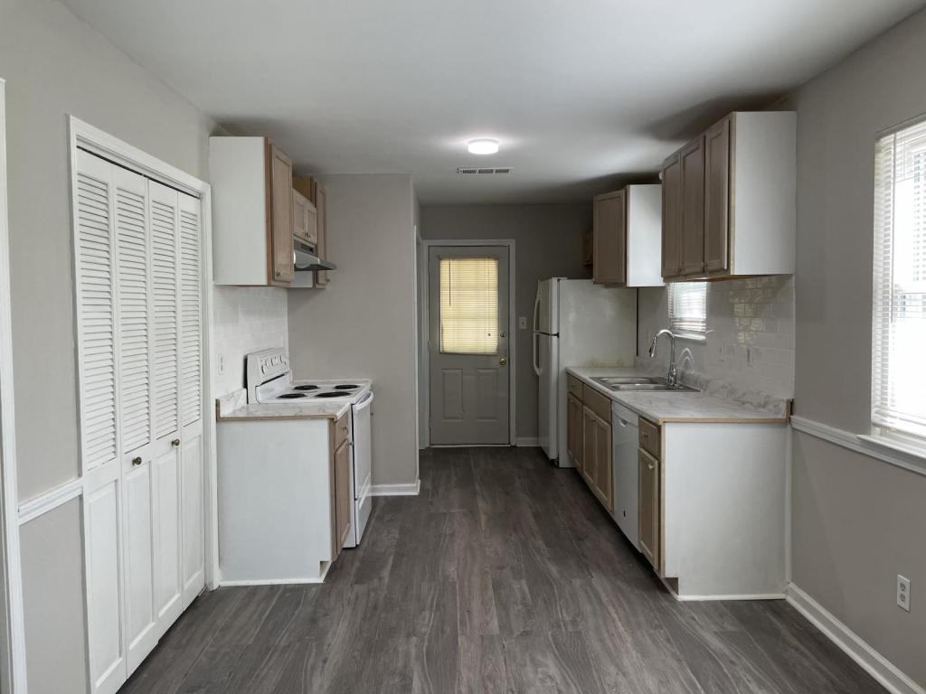 2000 Patterson Ct - Photo 4 of 10