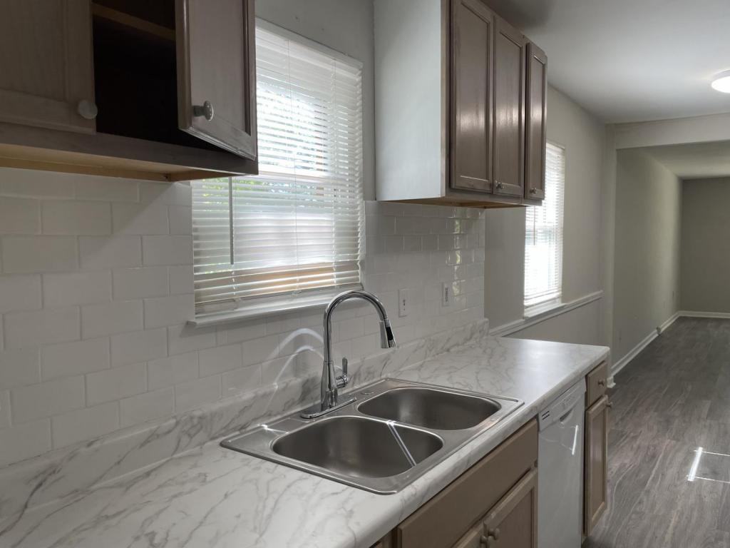 2000 Patterson Ct - Photo 6 of 10