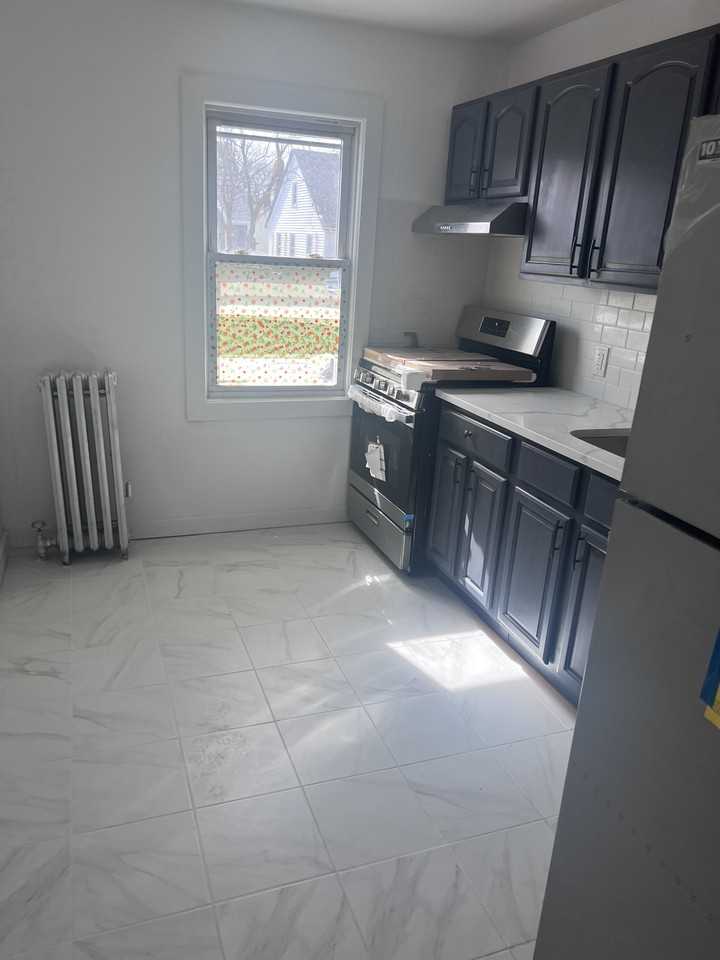 86 86 29 232nd St #2 - Photo 3 of 9