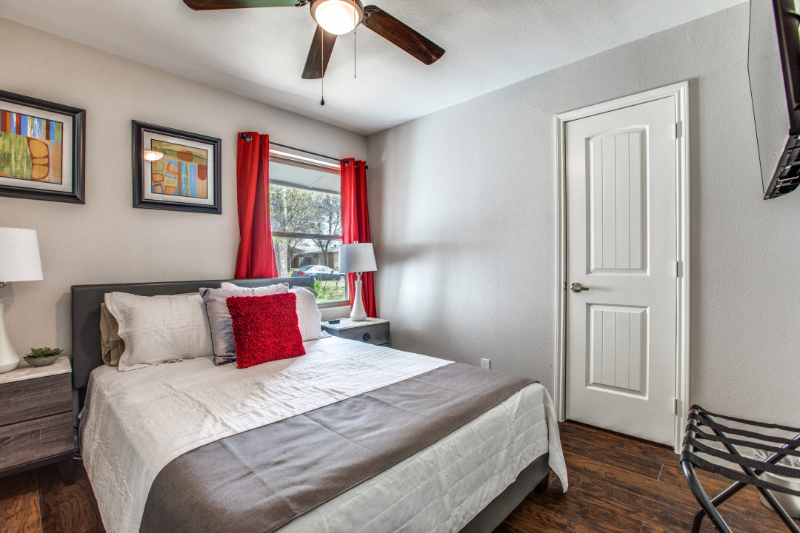 831 Loganwood Ave - Photo 7 of 12