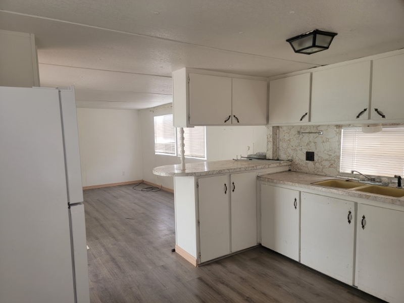 480 Wyona St - Photo 3 of 11