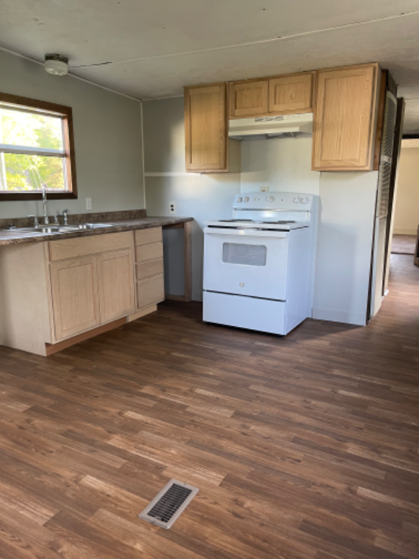 2407 Plantation Rd - Photo 2 of 8