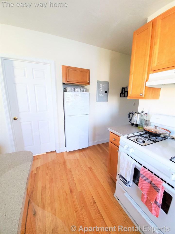 HAMPSHIRE ST #3 - Photo 2 of 19