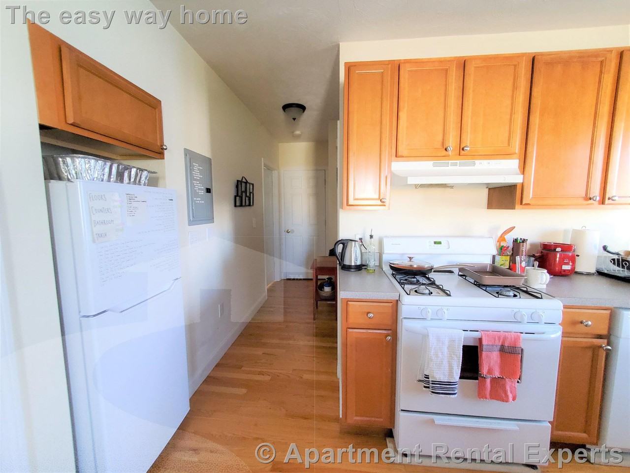 HAMPSHIRE ST #3 - Photo 4 of 19