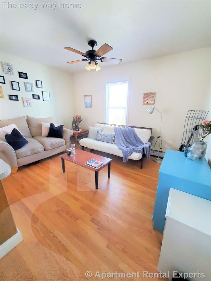 HAMPSHIRE ST #3 - Photo 7 of 19