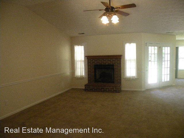 302 Seven Seas Dr - Photo 2 of 18