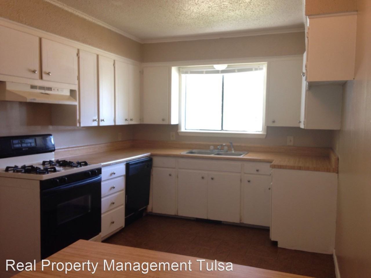 5452 N Iroquois Ave - Photo 3 of 7