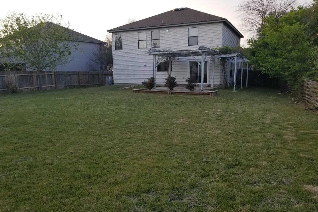 3213 Elizabeth Anne Ln - Photo 2 of 19