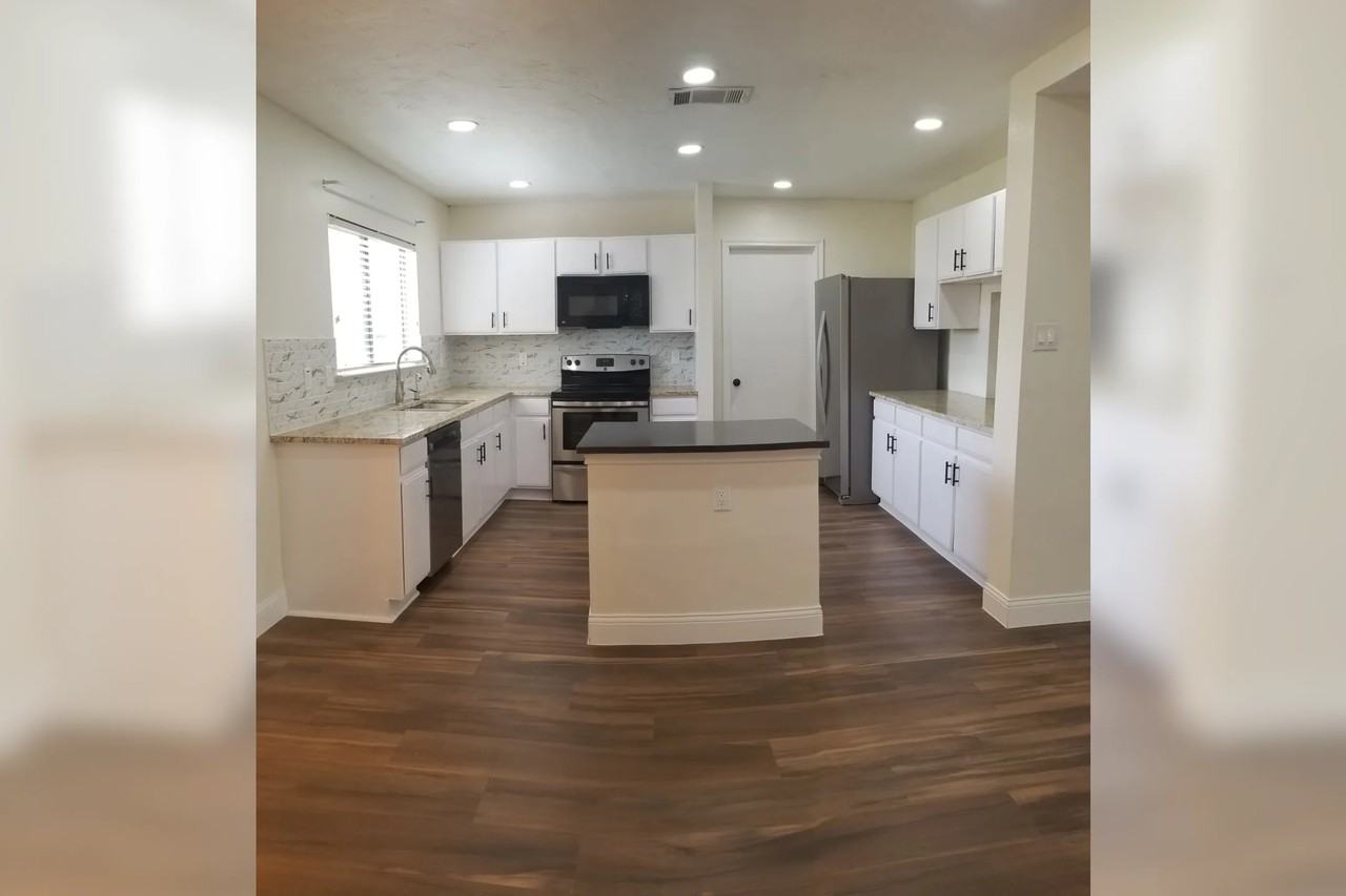 3213 Elizabeth Anne Ln - Photo 3 of 19