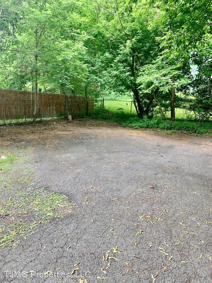 842 Westcott St - Photo 3 of 18