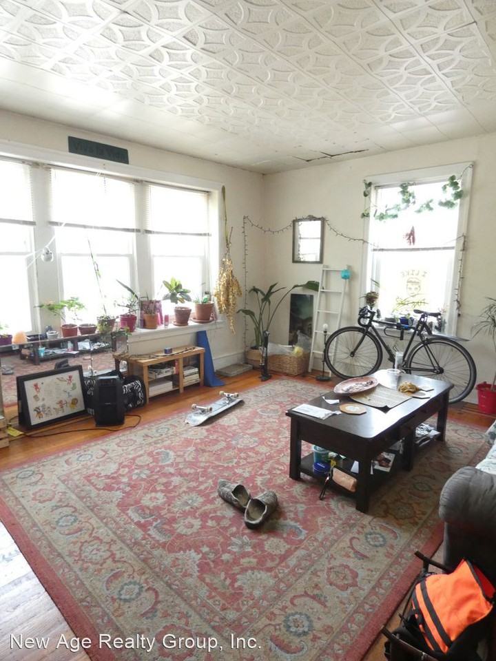 4700 Cedar Avenue - Photo 3 of 9