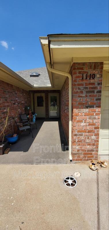 1110 W Spring St - Photo 2 of 19