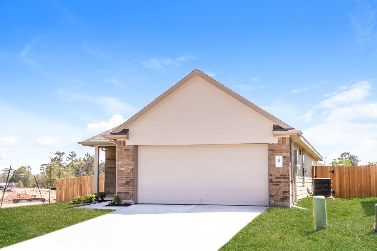 201 Pronghorn Dr - Photo 2 of 16