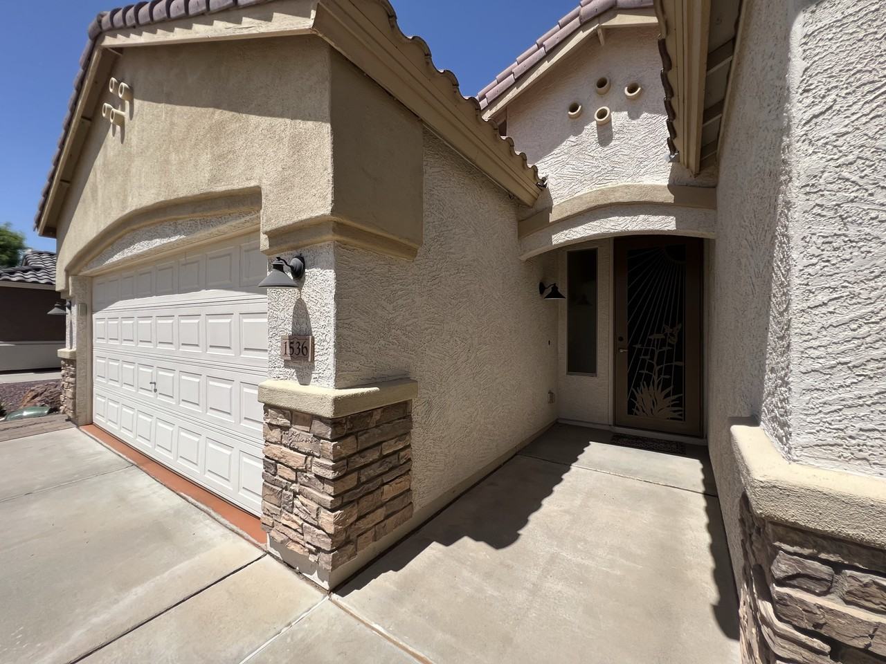 1536 E Fontana Dr - Photo 3 of 50