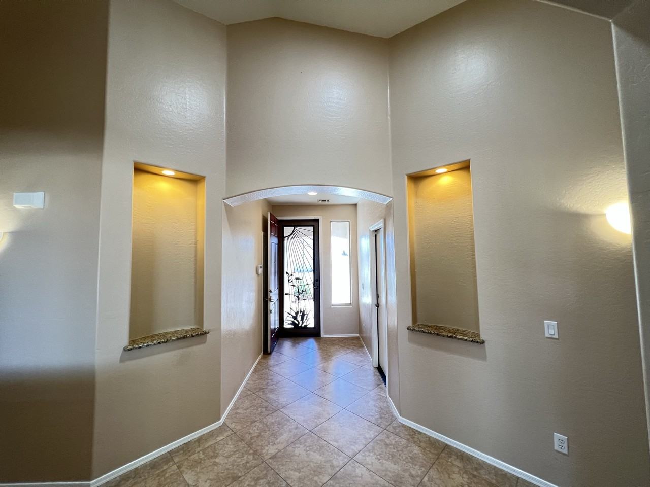 1536 E Fontana Dr - Photo 4 of 50