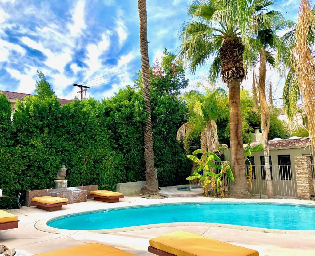 448 E Cottonwood Rd - Photo 2 of 16