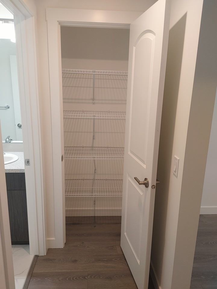 72 Seton Mews Southeast - Photo 2 of 17