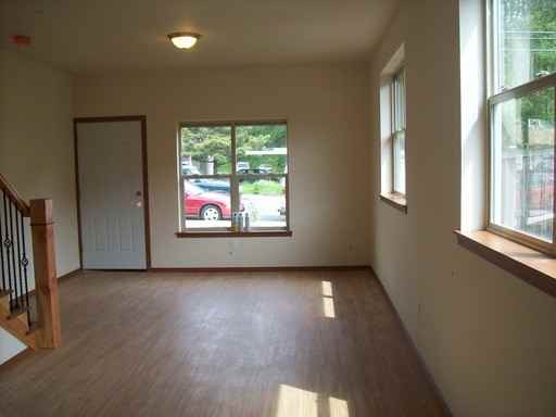 622 32nd St - Photo 2 of 7