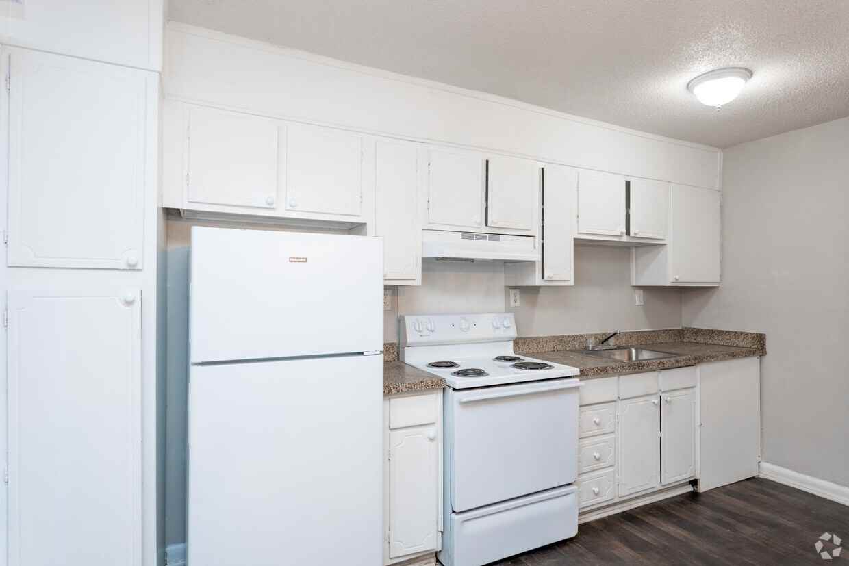 Appletree Townhomes Apts. Apartments 2800 Masseyville Rd, Macon, GA